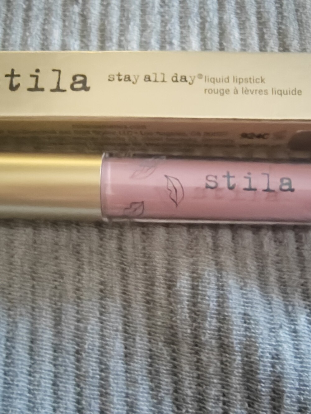 Stila Liquid Lipstick in Soft Pink  "Petal"with Gold Cap